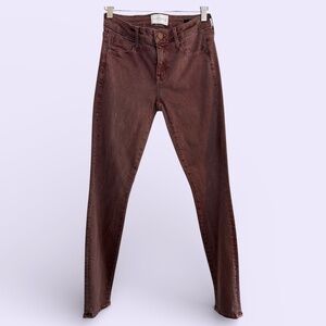 Ava Skinny in stonewashed burgandy
